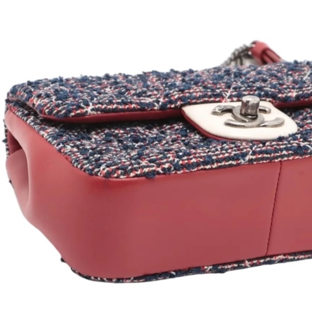 β¨ποΈ Chanel Tweed Quilted Mini Flap Bag - Picture 4 of 7